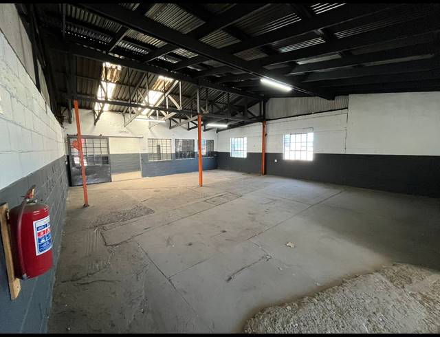 200M² WORKSHOP TO LET IN VULCANIA